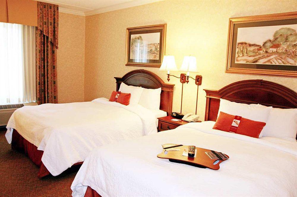 Hampton Inn Coventry-Warwick Area Oda fotoğraf