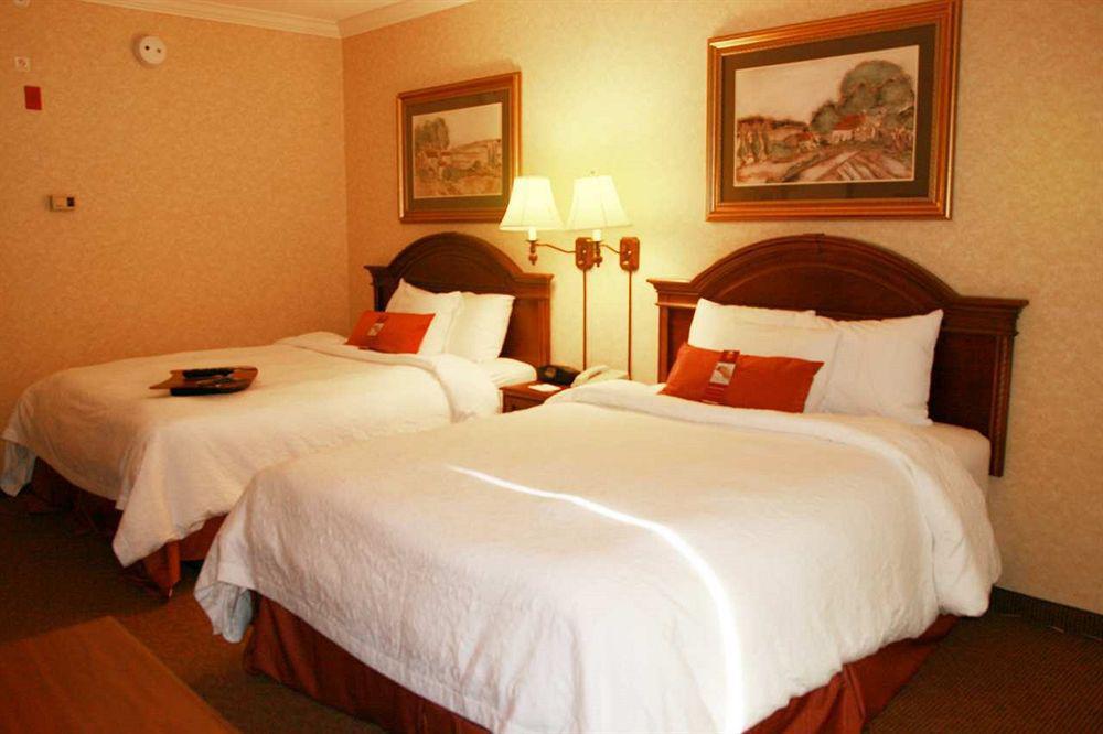 Hampton Inn Coventry-Warwick Area Oda fotoğraf