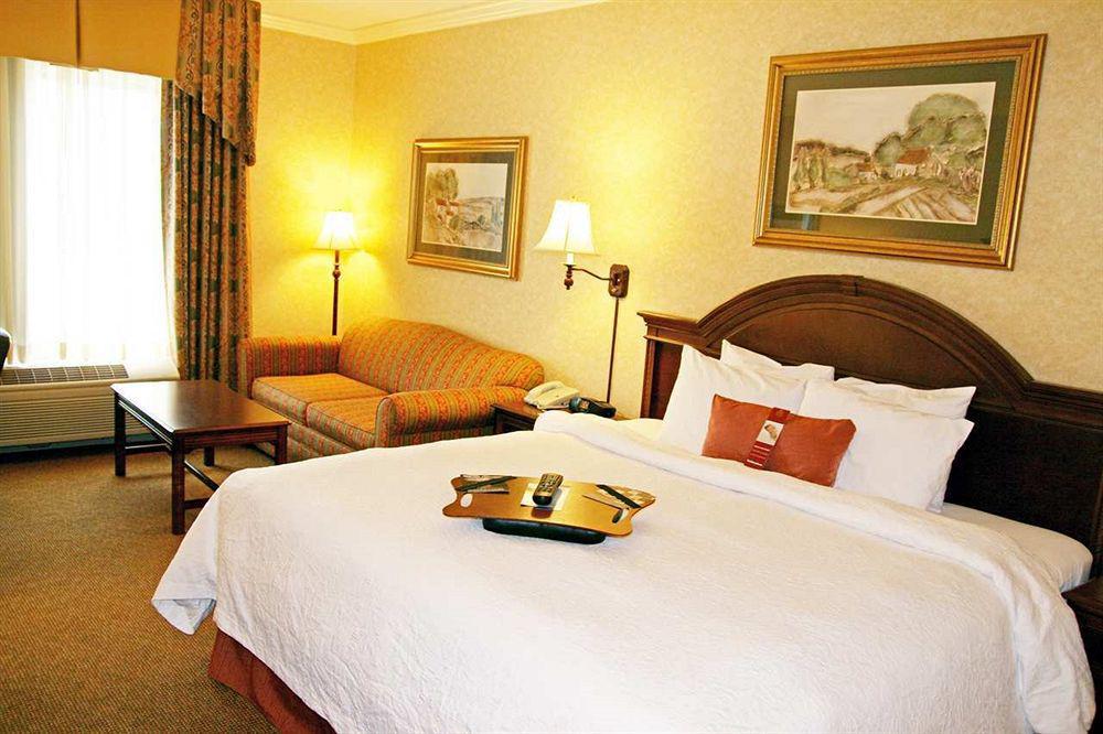 Hampton Inn Coventry-Warwick Area Oda fotoğraf