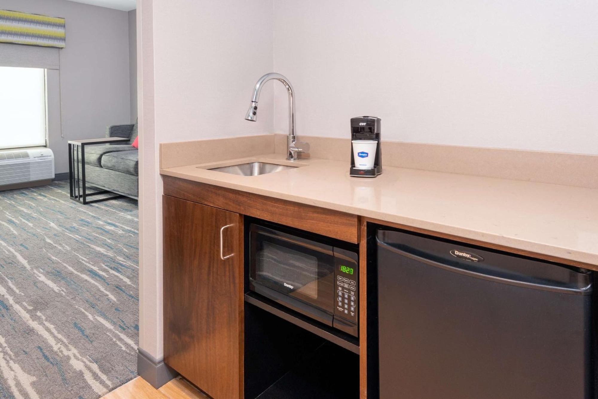 Hampton Inn Coventry-Warwick Area Dış mekan fotoğraf