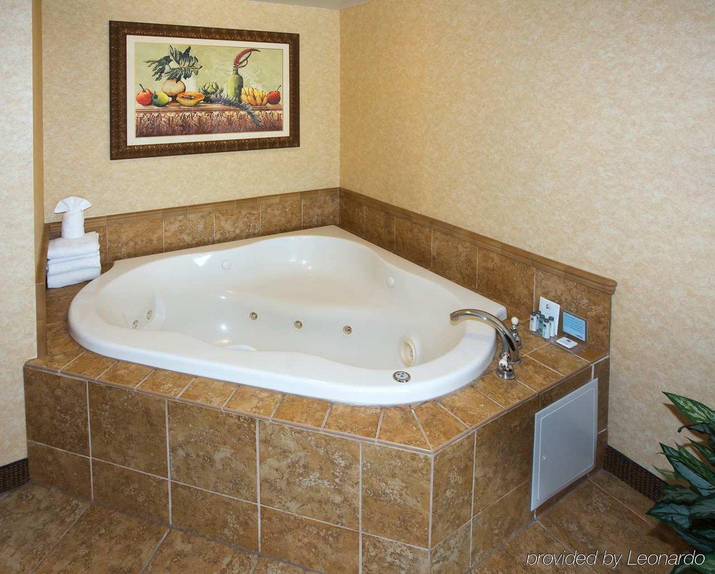 Hampton Inn Coventry-Warwick Area Oda fotoğraf